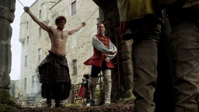 OUTLANDER_-_E1X02_CASTLE_LEOCH_0361.jpg