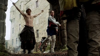 OUTLANDER_-_E1X02_CASTLE_LEOCH_0362.jpg