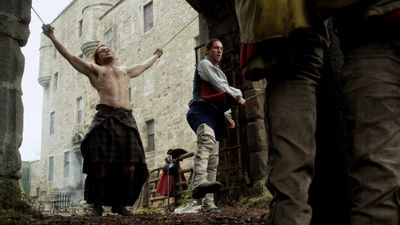 OUTLANDER_-_E1X02_CASTLE_LEOCH_0363.jpg