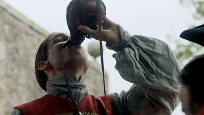 OUTLANDER_-_E1X02_CASTLE_LEOCH_0388.jpg