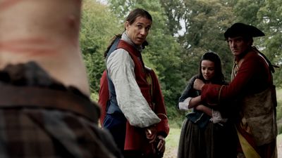 OUTLANDER_-_E1X02_CASTLE_LEOCH_0442.jpg