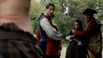 OUTLANDER_-_E1X02_CASTLE_LEOCH_0444.jpg
