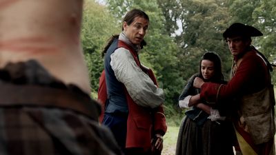 OUTLANDER_-_E1X02_CASTLE_LEOCH_0445.jpg