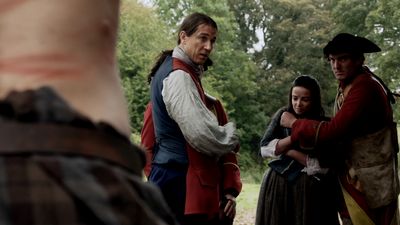 OUTLANDER_-_E1X02_CASTLE_LEOCH_0446.jpg