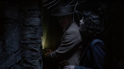 OUTLANDER_-_E1X02_CASTLE_LEOCH_0715.jpg