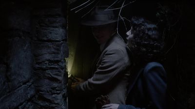 OUTLANDER_-_E1X02_CASTLE_LEOCH_0717.jpg