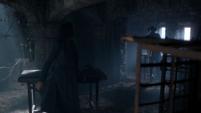 OUTLANDER_-_E1X02_CASTLE_LEOCH_0752.jpg