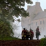 OUTLANDER_-_E1X02_CASTLE_LEOCH_0100.jpg