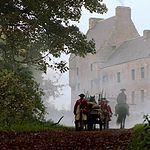 OUTLANDER_-_E1X02_CASTLE_LEOCH_0113.jpg