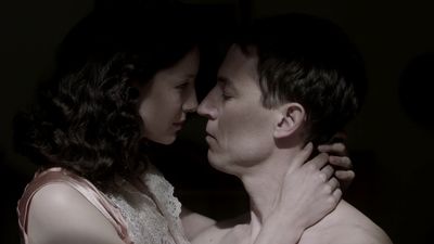 OUTLANDER_-_E1X06_THE_GARRISON_COMMANDER_0720.jpg