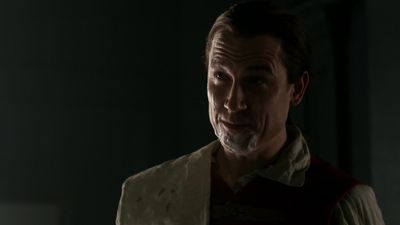 OUTLANDER_-_E1X06_THE_GARRISON_COMMANDER_0800.jpg