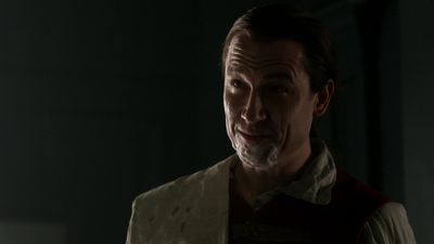 OUTLANDER_-_E1X06_THE_GARRISON_COMMANDER_0801.jpg