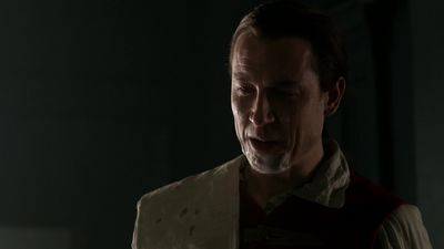 OUTLANDER_-_E1X06_THE_GARRISON_COMMANDER_0804.jpg