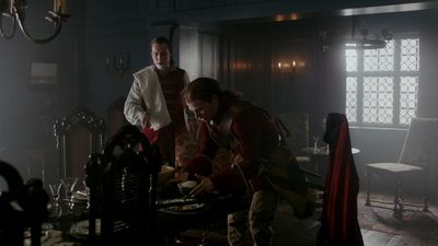 OUTLANDER_-_E1X06_THE_GARRISON_COMMANDER_0807.jpg