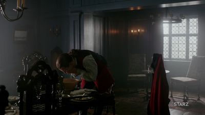 OUTLANDER_-_E1X06_THE_GARRISON_COMMANDER_0827.jpg