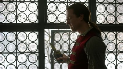 OUTLANDER_-_E1X06_THE_GARRISON_COMMANDER_0900.jpg