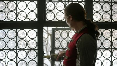 OUTLANDER_-_E1X06_THE_GARRISON_COMMANDER_0902.jpg