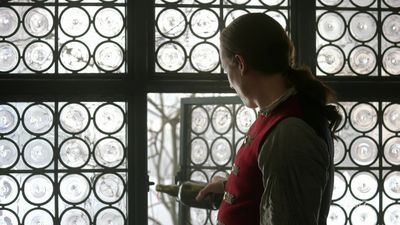 OUTLANDER_-_E1X06_THE_GARRISON_COMMANDER_0904.jpg