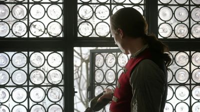 OUTLANDER_-_E1X06_THE_GARRISON_COMMANDER_0906.jpg