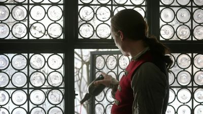 OUTLANDER_-_E1X06_THE_GARRISON_COMMANDER_0908.jpg