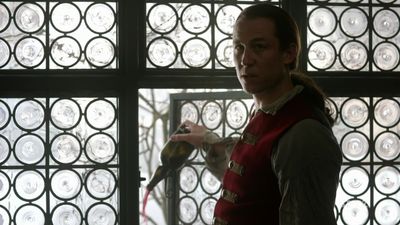OUTLANDER_-_E1X06_THE_GARRISON_COMMANDER_0913.jpg