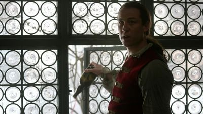 OUTLANDER_-_E1X06_THE_GARRISON_COMMANDER_0914.jpg