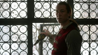 OUTLANDER_-_E1X06_THE_GARRISON_COMMANDER_0917.jpg