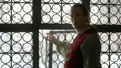 OUTLANDER_-_E1X06_THE_GARRISON_COMMANDER_0924.jpg