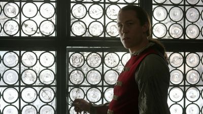 OUTLANDER_-_E1X06_THE_GARRISON_COMMANDER_0940.jpg