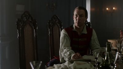 OUTLANDER_-_E1X06_THE_GARRISON_COMMANDER_1525.jpg