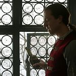 OUTLANDER_-_E1X06_THE_GARRISON_COMMANDER_0900.jpg