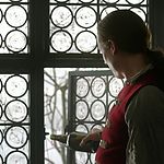 OUTLANDER_-_E1X06_THE_GARRISON_COMMANDER_0904.jpg
