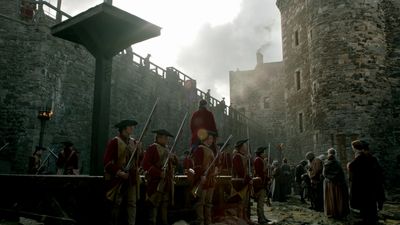 OUTLANDER_-_E1X06_THE_GARRISON_COMMANDER_1864.jpg