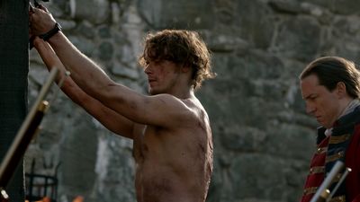 OUTLANDER_-_E1X06_THE_GARRISON_COMMANDER_1945.jpg