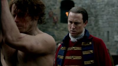 OUTLANDER_-_E1X06_THE_GARRISON_COMMANDER_1954.jpg