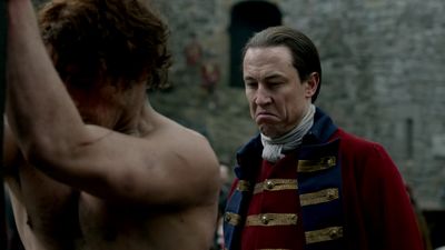 OUTLANDER_-_E1X06_THE_GARRISON_COMMANDER_1956.jpg