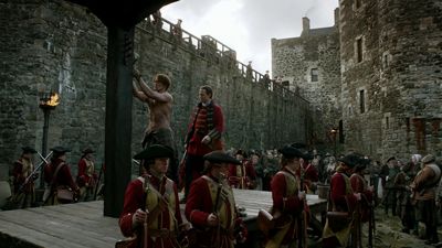 OUTLANDER_-_E1X06_THE_GARRISON_COMMANDER_1963.jpg