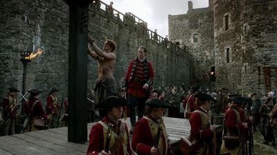OUTLANDER_-_E1X06_THE_GARRISON_COMMANDER_1966.jpg