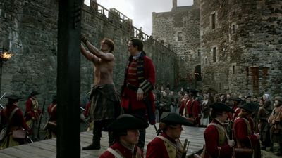 OUTLANDER_-_E1X06_THE_GARRISON_COMMANDER_1970.jpg