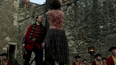 OUTLANDER_-_E1X06_THE_GARRISON_COMMANDER_1980.jpg