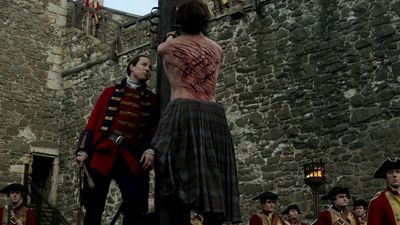 OUTLANDER_-_E1X06_THE_GARRISON_COMMANDER_1981.jpg