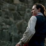 OUTLANDER_-_E1X06_THE_GARRISON_COMMANDER_2020.jpg