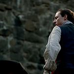OUTLANDER_-_E1X06_THE_GARRISON_COMMANDER_2030.jpg