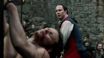 OUTLANDER_-_E1X06_THE_GARRISON_COMMANDER_2500.jpg