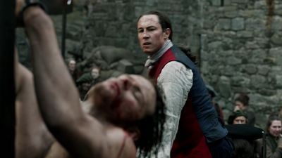 OUTLANDER_-_E1X06_THE_GARRISON_COMMANDER_2501.jpg