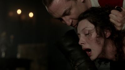 OUTLANDER_-_E1X06_THE_GARRISON_COMMANDER_3050.jpg