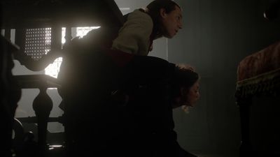 OUTLANDER_-_E1X06_THE_GARRISON_COMMANDER_3082.jpg