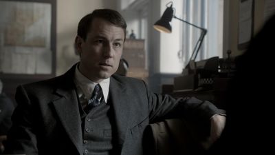 OUTLANDER_-_E1X08_BOTH_SIDES_NOW_0077.jpg