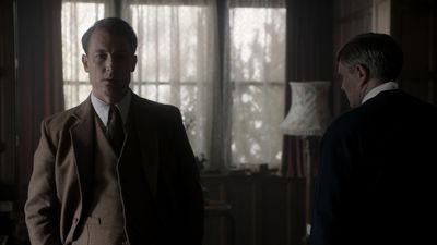 OUTLANDER_-_E1X08_BOTH_SIDES_NOW_0423.jpg