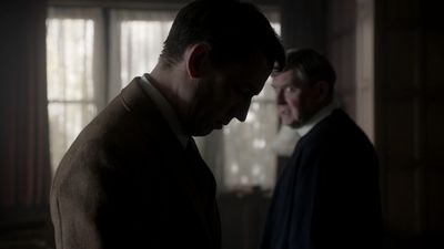 OUTLANDER_-_E1X08_BOTH_SIDES_NOW_0430.jpg
